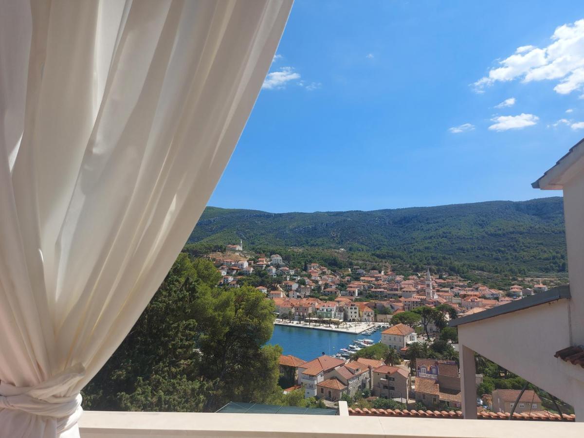 Marina Sa Parkingom Jelsa (Hvar)