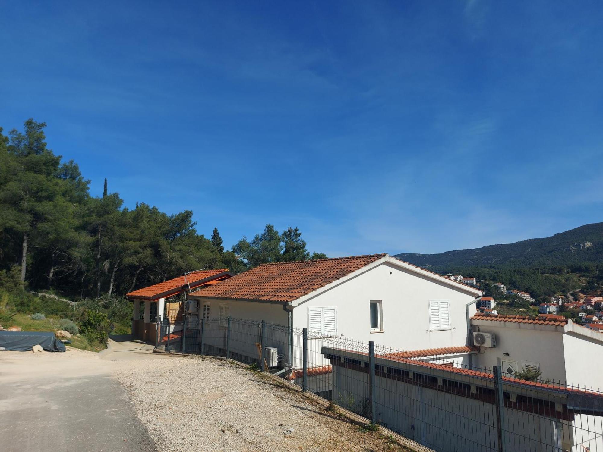 Marina Sa Parkingom Jelsa (Hvar)